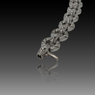 Bracelet articulé en or gris 18 Cts avec 221 diamants .total : 2.2 cts