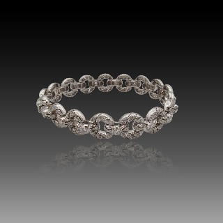 Bracelet articulé en or gris 18 Cts avec 221 diamants .total : 2.2 cts