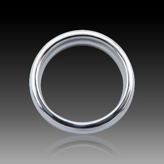 Alliance Boucheron Or gris 18k Massif . Taille 56 . Alliance Boucheron Or gris 18k Massif . Taille 56 .