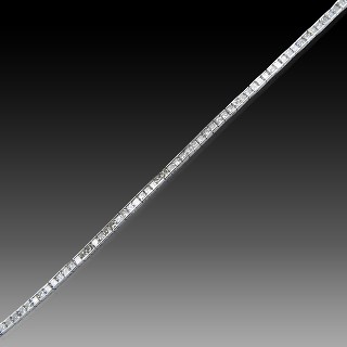 Bracelet ligne en or gris 18 Cts avec 80 diamants princesses H/VS  Total : 3,0 Cts