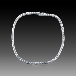 Bracelet ligne en or gris 18 Cts avec 80 diamants princesses H/VS  Total : 3,0 Cts