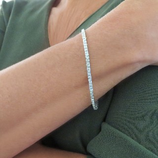 Bracelet ligne en or gris 18 Cts avec 80 diamants princesses H/VS  Total : 3,0 Cts