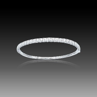 Bracelet rigide ouvrant en or gris 18k sertis de 29 diamants brillants.