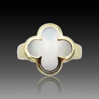 Bague Van Cleef & Arpels Or jaune 18k Pure Alhambra, nacre. Taille 53.