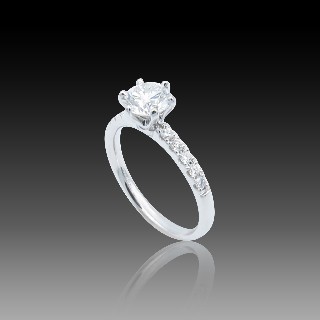 Solitaire en Or gris 18 Cts avec Diamant brillant 0,85 Cts E-VS2 + 0,18 Cts