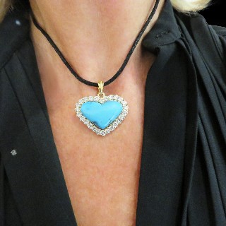 Pendentif Coeur en Or jaune 18k avec une turquoise et diamants.