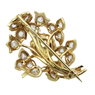 Broche en Or jaune 18 Cts  avec Diamants taille ancienne et roses .  