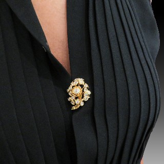 Broche en Or jaune 18 Cts  avec Diamants taille ancienne et roses .  