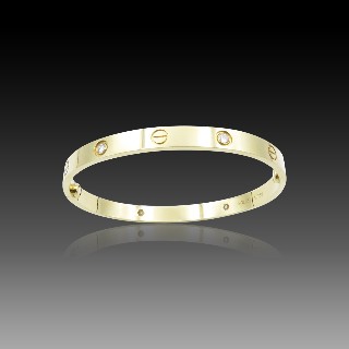 Bracelet Cartier Love 4 Diamants vers 2010 Or jaune 18K . Taille 19 . Bracelet Cartier Love 4 Diamants vers 2010 Or jaune 18K . Taille 19 .