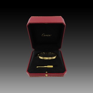 Bracelet Cartier Love 4 Diamants vers 2010 Or jaune 18K . Taille 19 .