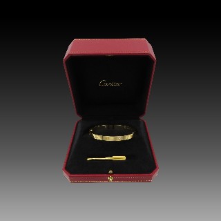 Bracelet Cartier Love 4 Diamants vers 2010 Or jaune 18K . Taille 19 . Bracelet Cartier Love 4 Diamants vers 2010 Or jaune 18K . Taille 19 .