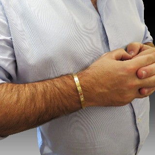 Bracelet Cartier Love 4 Diamants vers 2010 Or jaune 18K . Taille 19 . Bracelet Cartier Love 4 Diamants vers 2010 Or jaune 18K . Taille 19 .