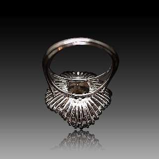 Bague en or gris 18k avec un Diamant Ovale Fancy de 2.29 Cts et + 2.50 Cts autour.