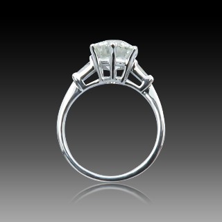 Solitaire en Or gris 18 Cts avec Diamant brillant 2,39 Cts I-SI2 + 0.15 Cts.