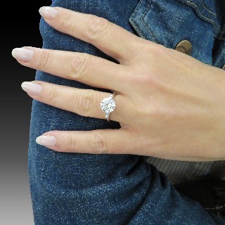 Solitaire en Or gris 18 Cts avec Diamant brillant 2,39 Cts I-SI2 + 0.15 Cts.