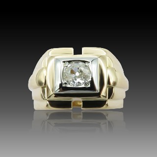 Chevalière en or jaune 18k et platine avec diamant taille ancienne vers 1950 Chevalière en or jaune 18k et platine avec diamant taille ancienne vers 1950