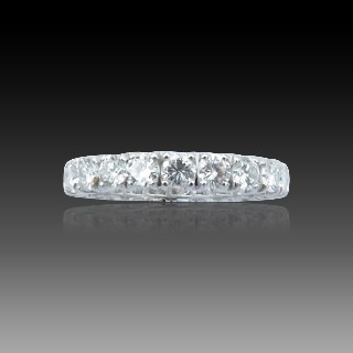 Alliance or gris 18k avec 2.30 Cts de Diamants Brillants G-VVS. Taille 55-56.