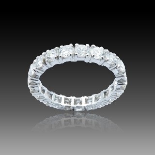 Alliance or gris 18k avec 2.30 Cts de Diamants Brillants G-VVS. Taille 55-56.