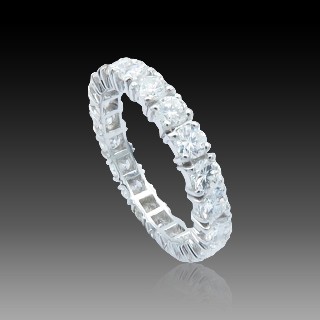 Alliance or gris 18k avec 2.30 Cts de Diamants Brillants G-VVS. Taille 55-56.