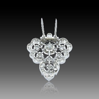 Broche Clip en Or 18k et Platine Art Déco avec 4.0 Cts de Diamants.