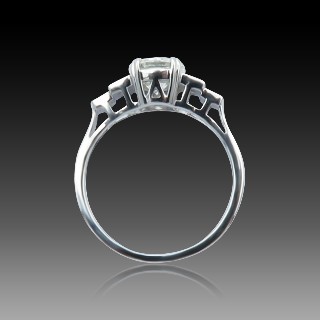 Solitaire en Or gris 18 Cts avec Diamant brillant 1,16 Cts H-VS2 + 0,12 Cts