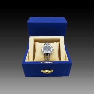 Montre Boucheron "Solis" XL Chrono à quartz en acier . Montre Boucheron "Solis" XL Chrono à quartz en acier .