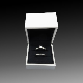 Alliance "De Beers" Platine " Classic demi pavée" avec 0.22 Cts Diamants. Taille 49