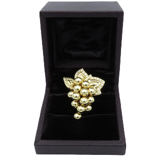 Broche Boucheron Or jaune 18 Cts Vers 1965 avec Diamants. 