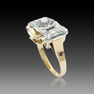 Bague Tank vintage vers 1940 en Or 18K et Platine avec roses de Diamant Bague Tank vintage vers 1940 en Or 18K et Platine avec roses de Diamant