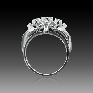 Bague en Or 18k et platine vers 1965 avec 0.70 Cts de Diamants