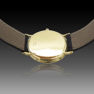 Montre Piaget Mixte Extraplate en Or jaune 18k Vers 1965. Mécanique . Montre Piaget Mixte Extraplate en Or jaune 18k Vers 1965. Mécanique .