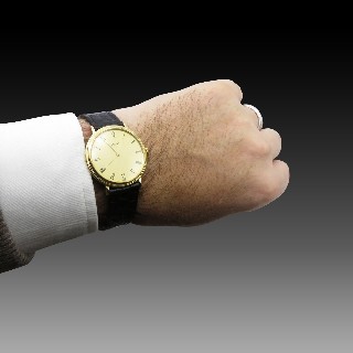 Montre Piaget Mixte Extraplate en Or jaune 18k Vers 1965. Mécanique . Montre Piaget Mixte Extraplate en Or jaune 18k Vers 1965. Mécanique .