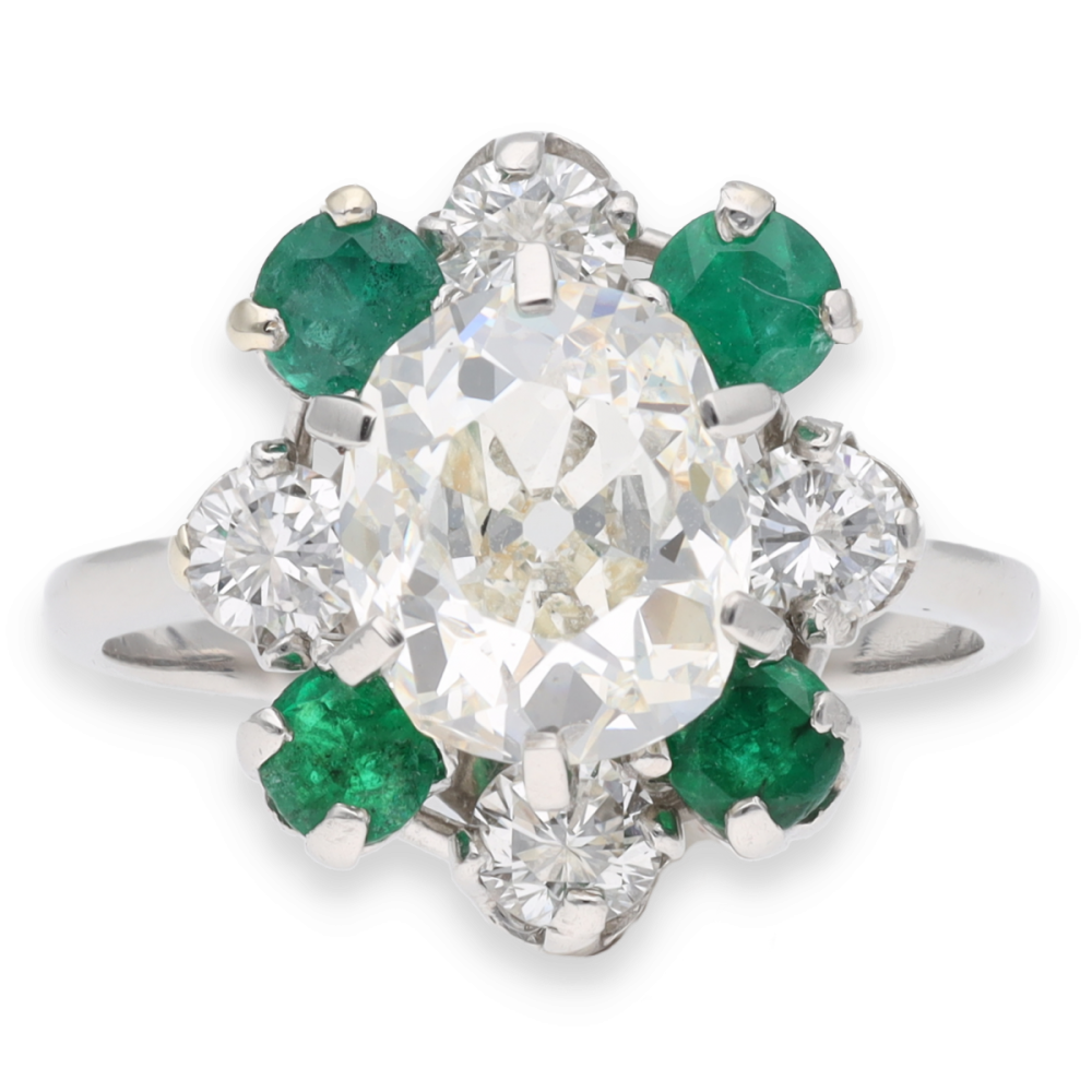 Bague Mellerio diamant coussin et émeraudes